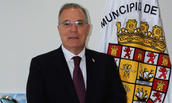 Alcalde capitalino fue multado y pide disculpas por ir a la playa en plena cuarentena