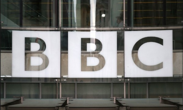 Grupos británicos BBC e ITV firman acuerdo para lanzar un competidor a Netflix