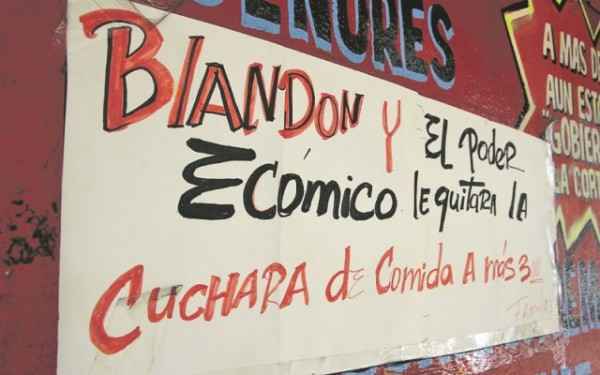 Letreros y rótulos atentan contra la correcta ortografía del español