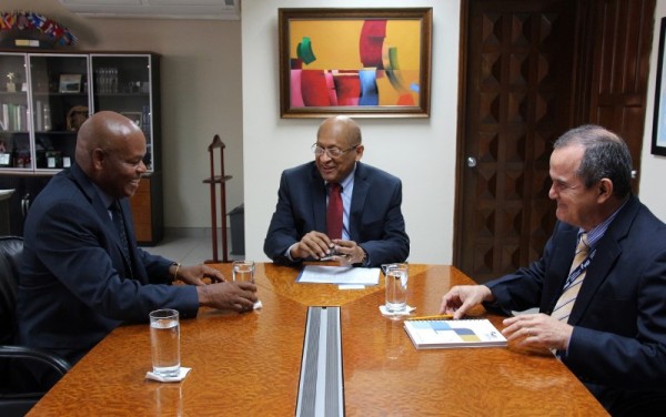 Ministro del MEF se reúne con representante de la ONU en Panamá