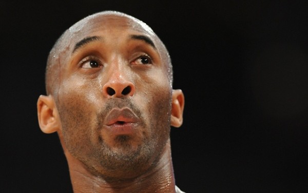 El exastro del básquetbol Kobe Bryant muere en un accidente de helicóptero (TMZ)