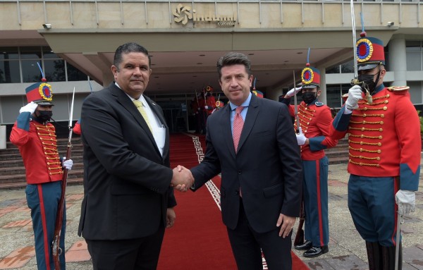 Panamá y Colombia estudian estrategias para combatir el crimen organizado transnacional