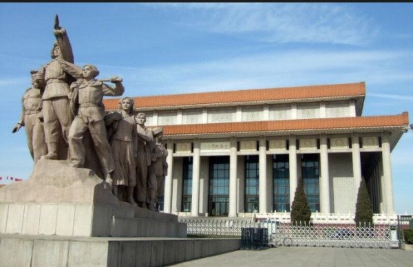 China quiere inscribir el mausuleo de Mao en la Unesco