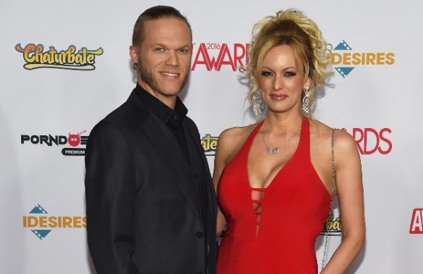 Marido de la actriz porno se separa y acusa adulterio