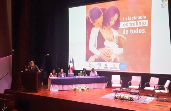 Gobierno de Panamá pide a esposos y empleadores apoyar la lactancia materna
