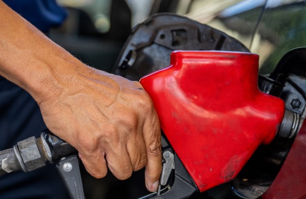 Fuerte alza de la gasolina en Costa Rica: $6.14 el galón