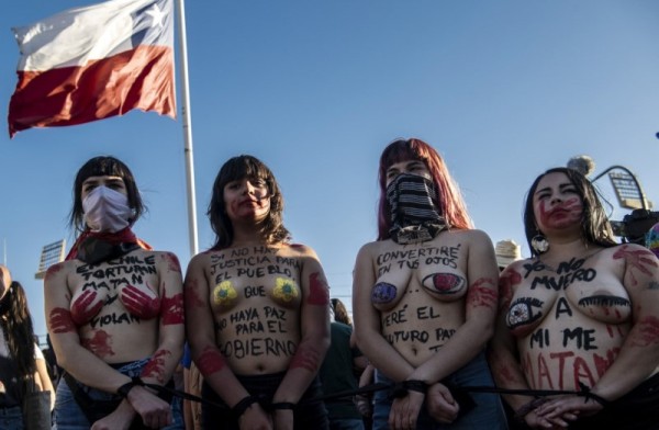 El violador eres tú, la performance de feministas chilenas que contagia al mundo
