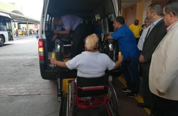 Senadis habilita buses en la Terminal de Albrook para transportar a personas con discapacidad