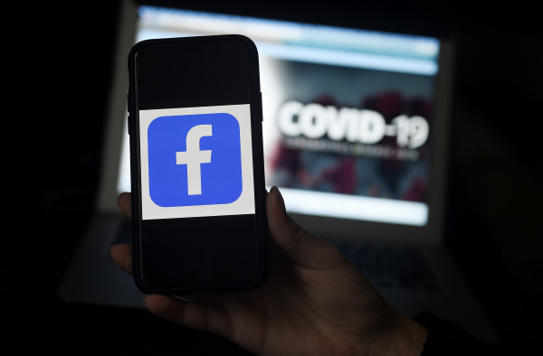 Facebook pone límites a grupos políticos con sitios de noticias disfrazados
