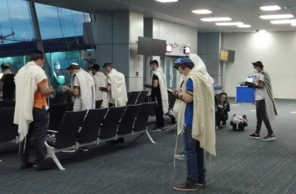 Ciudadanos israelíes son repatriados en un vuelo humanitario desde Panamá hacia Tel Aviv