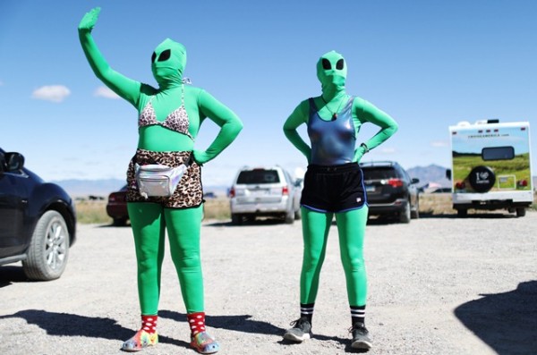 Fanáticos de lo extraterrestre se congregan cerca de la base Area 51 de EEUU