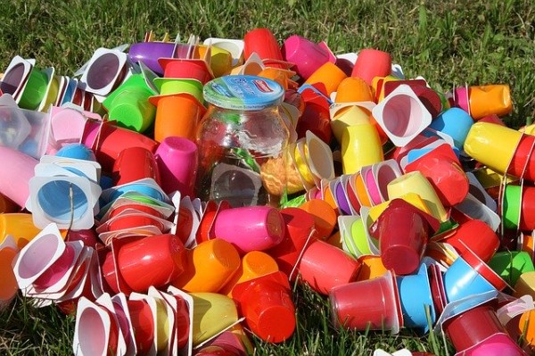 Asamblea aprueba proyecto que regula la reducción de plásticos
