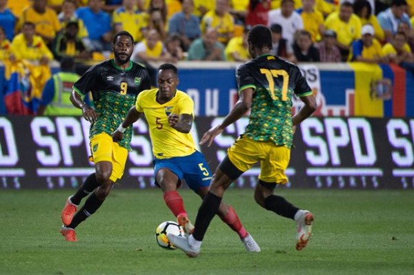 'Bolillo' Gómez debuta con triunfo de Ecuador sobre una discreta Jamaica