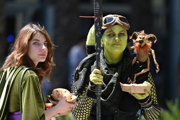 Disney anuncia serie de La guerra de las galaxias con Jude Law en convención de fans