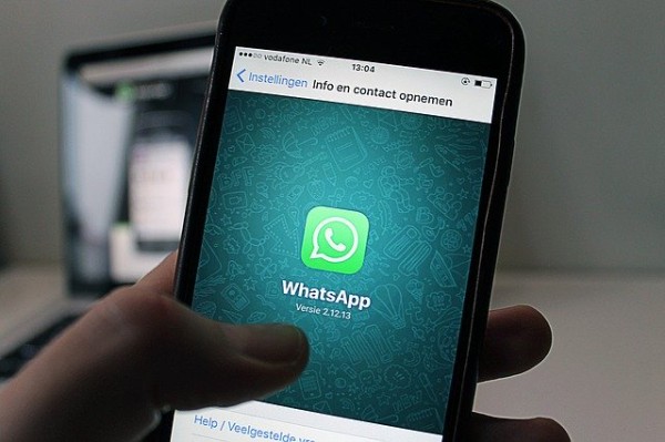 Universitarios podrían recibir clases por WhatsApp