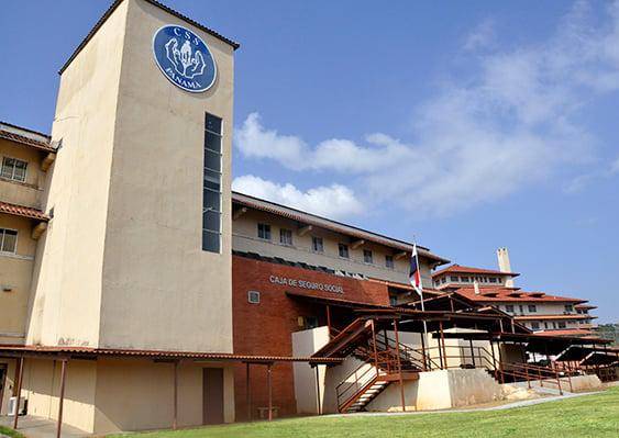 ML | Fachada de las oficinas administrativas (principales) de la Caja de Seguro Social, ubicadas en Clayton, ciudad de Panamá.