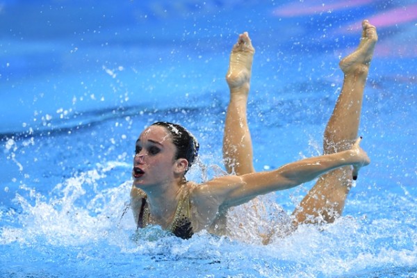 Gracia, energía e impactantes rutinas en Mundial de natación