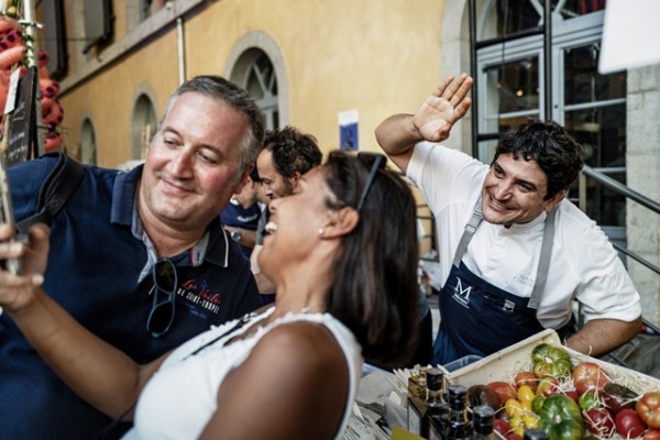 Chef argentino Mauro Colagreco, estrella de festival de comida callejera en Francia