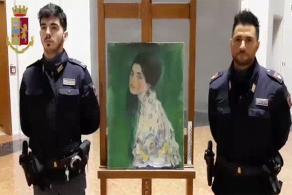 Un Klimt robado hace 22 años aparece en un jardín de un museo de Italia