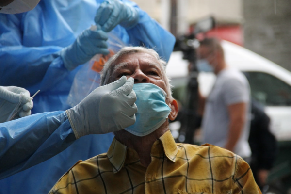 Muertes por coronavirus llegan 960 en Panamá