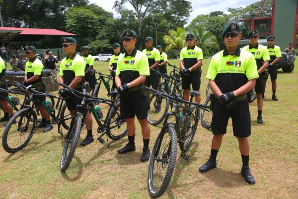 Panamá refuerza seguridad fronteriza con nuevas unidades motorizadas y ciclistas en Darién