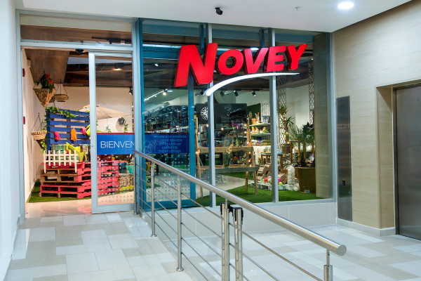 Novey anuncia que suspenderá los contratos de todos sus colaboradores