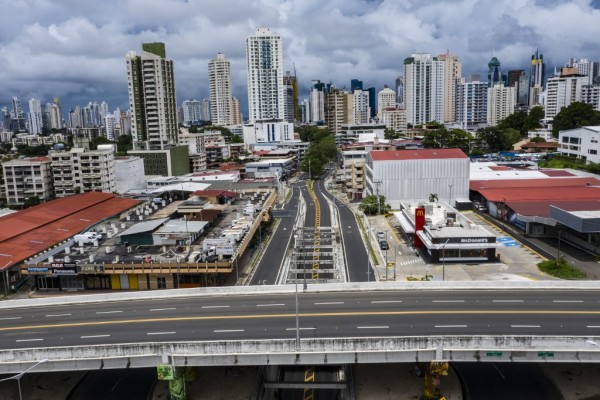 Panamá busca reactivar su economía pese a alarmantes cifras de covid-19