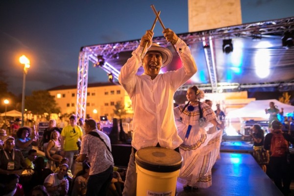 Voluntarios de la JMJ participan de Luna Llena de Tambores