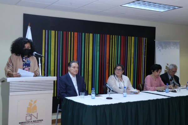 “Antología esencial” de Roque Javier Laurenza resalta fragmentos de