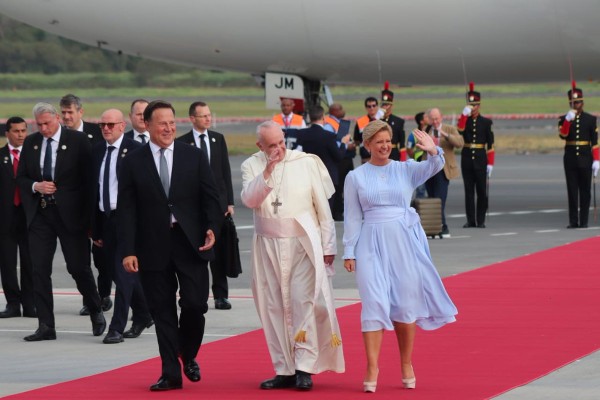 Papa Francisco llega a Panamá en plena sacudida por la crisis en Venezuela
