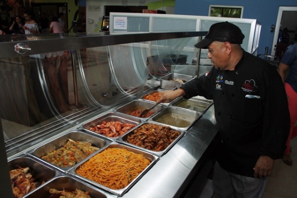 Comidas a $0.50 y $0.65 en la UP y UTP resisten los embates de la economía