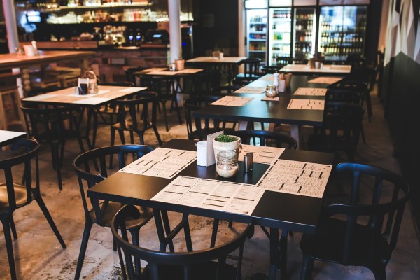 Restaurantes y otros negocios resienten impacto por cuarentena