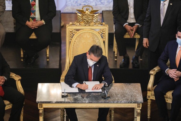 Sancionan ley que asegura rescate financiero a municipios y garantiza el empleo a 12,500 empleados