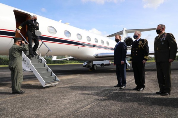 Comandante del Comando Sur arriba a Panamá para conferencia regional de jefes de seguridad