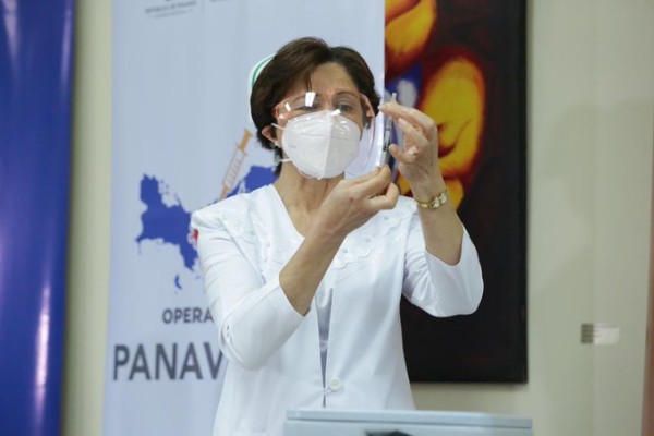 Enfermera del Hospital Santo Tomás, primera en recibir la vacuna contra el Covid-19 en Panamá