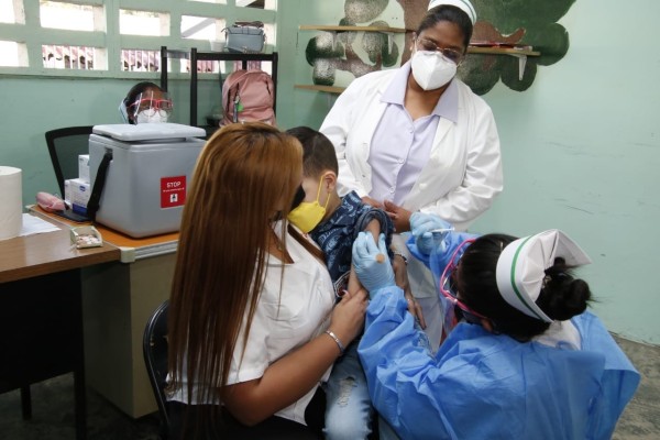Panamá ha aplicado más de 6 millones de dosis contra el coronavirus, según el PAI