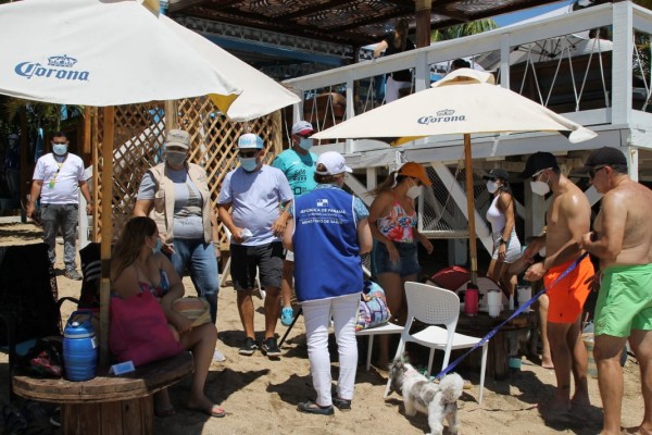 Autoridades de salud realizan operativo en playa Veracruz