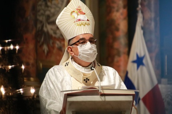 Iglesia Católica entrega la Medalla “Santa María la Antigua” a enfermeras en su aniversario