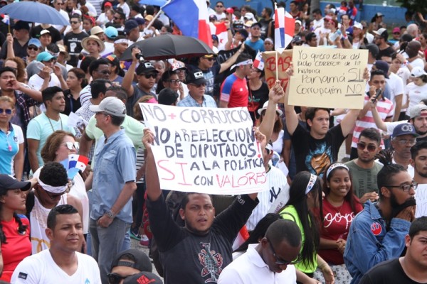 “No a la Reelección”, la campaña que ha encendido la política criolla