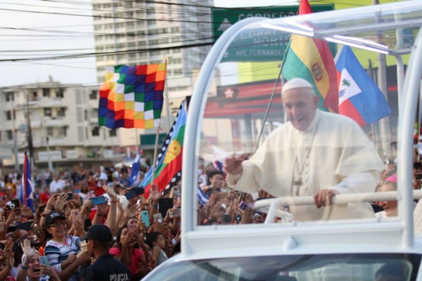 Francisco renueva la fe en Panamá