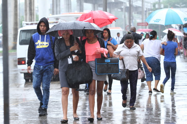 Desplazamiento de Onda Tropical No.58 causa fuertes lluvias