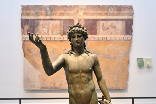 Pompeya expone nuevos tesoros, como amuletos mágicos