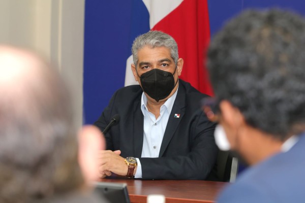 El ministro Sucre viajó a EE.UU. para asistir al Comité Regional de la OPS