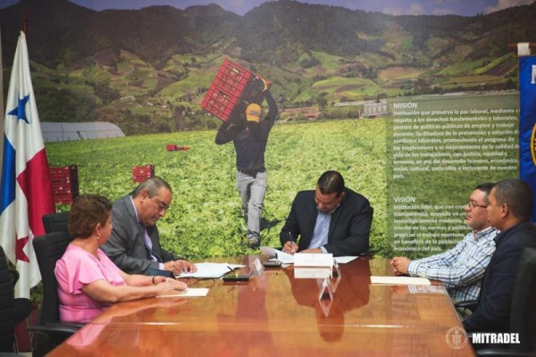 Panamá firma con ente de C.Rica acuerdo para fortalecer capacidades laborales