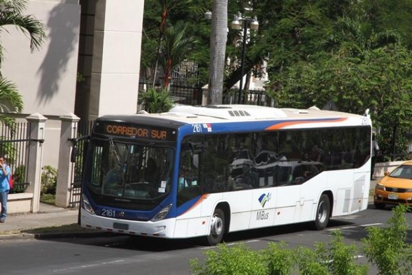 Baja frecuencia de buses sigue incomodando a los usuarios