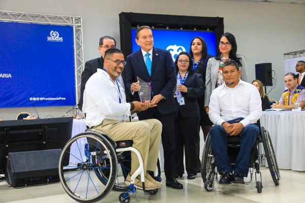 Cortizo: el Estado contratará un 2% de personas con discapacidad