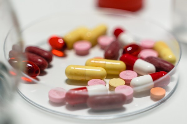 Establecimientos de expendio de medicamentos deben cumplir estándares