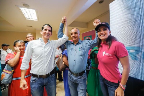 Alcalde de San Félix decide apoyar a Rómulo Roux