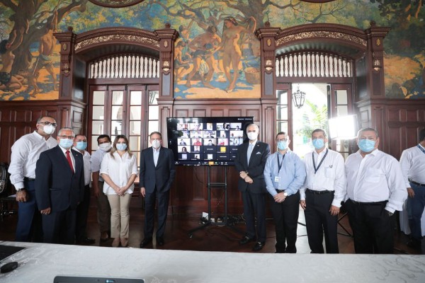 Diálogo sigue; dos centrales de trabajadores se retiran de la mesa