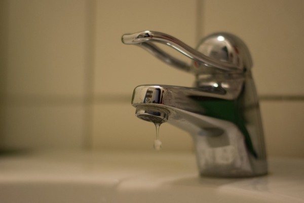 Alto consumo de agua deja a varios sectores sin el suministro